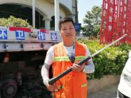 “偶遇”工地失火 蚌埠環衛工秒變“消防員”
