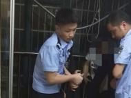 亳州男子身材太胖上吊自杀失败：把晾衣架压弯了(图)