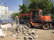蕪湖市鳩江區多部門聯合拆除違規戶外廣告牌
