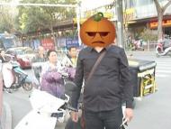 淮北一快递小哥无证驾驶  货没送到先吃罚单