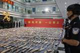 广州海关一次性移交查获的象牙及其制品68.9千克