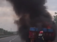宣城：大貨車爆胎起火 消防緊急撲救