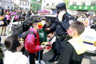 黃山民警化身“孩子王”，為走散的娃娃找媽媽