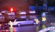 暴雨中 安慶交警9分鐘為危重病人搶出生命通道