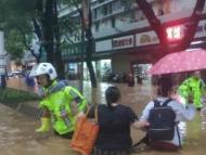 【大皖視頻】安慶鐵騎水中轉移50多名被困群眾