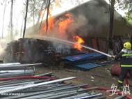 【大皖视频】又是杨絮惹的祸 泗县一废弃物回收点突发火灾
