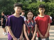 【大考2019】合肥“旗袍姐姐”送雙胞胎弟弟進(jìn)考場(chǎng)