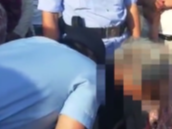 亳州87歲老人遛彎迷路摔傷胳膊 民警送醫幫其找到家人