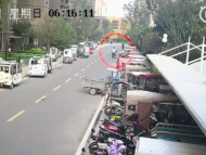 亳州一男子偷车推到单位 被抓时竟称：是为了图方便