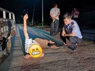 萧县一老汉半夜当街做体操 自称是“孙悟空下凡”