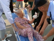 八旬老人遛弯摔伤胳膊 民警及时施救送医寻家