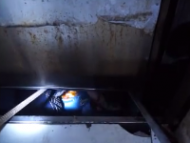蚌埠：驚險！電梯墜落一人被困 消防員“虎口”救人