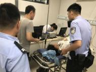 淮北：学生骑车不慎落水 警民合力将其救出