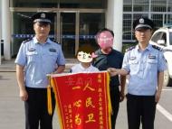 颍上10岁女孩想念父母独自离家寻亲 民警护其安全团圆
