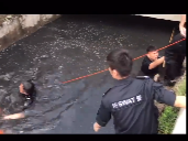 有人落入污水沟？ 太和特警数次潜水搜救后确认没有