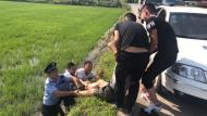 涇縣：醉漢摔進(jìn)水田昏迷  警民攜手救助化險(xiǎn)