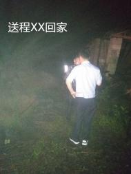 午夜暴雨中，涇縣民警救下誤入山林的醉漢