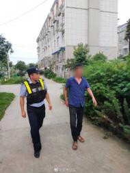 宣城：跟妻子吵架男子酗酒躺路邊 警察助力解其難