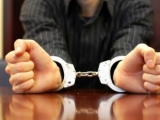 芜湖一男子酒后辱骂殴打处警民警 获刑9个月
