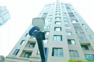 因個人事情心生怨恨   男子小區內高空拋兒童搖搖車被刑拘 