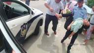 六安：女子突犯病倒地 民警分秒必爭送醫急救 