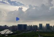 合肥上空又現“陰陽云” 一邊灰暗一邊碧藍