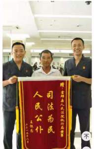 霍邱：法官盡心執行涉民生案件， 申請人送錦旗表謝意 