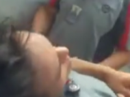蕪湖一快遞小哥高溫中暑昏倒街頭 警民緊急施救助脫險