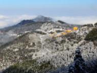 九華山風景區核心景區停車泊位已飽和 實施交通管控措施