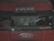 為躲避治超 這8名司機深夜開車戴草帽捂口罩