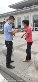 七夕节，五旬女子求助民警：能帮我买张票吗？
