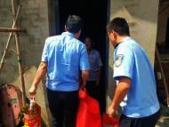 涇縣：孤寡老人遭遇火災  民輔警捐款上門慰問