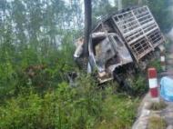 車禍司機被困車內 蕭縣警民聯手生死救援