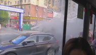 路遇轎車自燃 合肥熱心公交司機幫滅火
