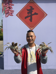 五河螃蟹節評出“蟹王蟹后”  最大螃蟹9.8兩