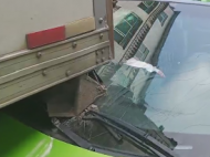 客車與貨車追尾一司機被困 淮南消防緊急救援