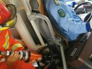 合肥一公交車與灑水車追尾 消防救出被困司機