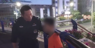 銅陵一男童深夜徘徊街頭 特警暖心護(hù)送回家