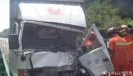 黃山：貨車追尾高速養護車 被困駕駛員獲救