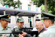 合肥耄耋老兵圓夢軍營 共敘烽火歲月