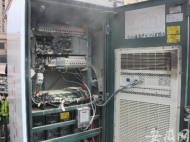 宿州一小區電表箱突然著火 消防員緊急救援撲火
