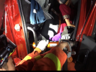 凌晨蕪湖兩輛大貨車發生追尾  一名老人被困