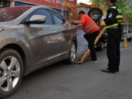 合肥天鵝湖一號小區(qū)附近小路違停嚴重 交警：屬實 