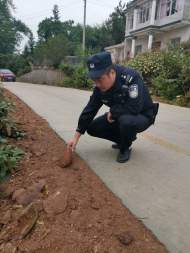 村民撿回舊炮彈當玩具，六安民警妥善處置