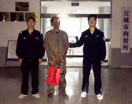 涇縣：闖紅燈還阻礙交警執行職務   男子被行拘6日