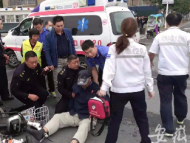 執法巡查中遇交通事故 舒城城管合力施救“暖人心”