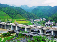 長三角鐵路運輸同比下降九成 開辟綠色通道最快運送防疫物資