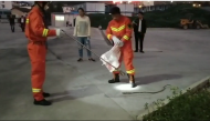 祁門(mén)一售樓部門(mén)口驚現(xiàn)毒蛇 消防專(zhuān)業(yè)捕捉