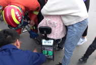 4歲女童腳卡電瓶車后輪轂內 蒙城消防快速解救