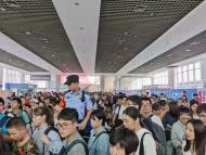 國慶小長假期間  滁州北站日均發(fā)送旅客8000余人 